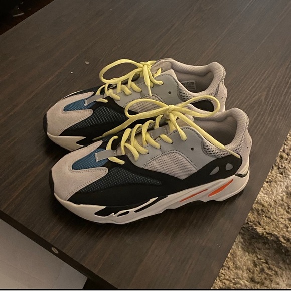 yezzy wave 700